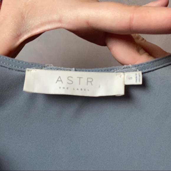 ASTR THE LABEL BLUE FLORAL OPEN SLEEVE WRAP DRESS - Picture 6 of 6